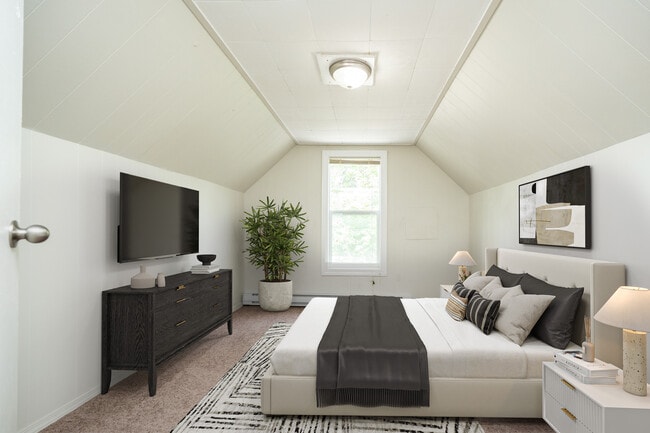 Photo - 311 Toronto St