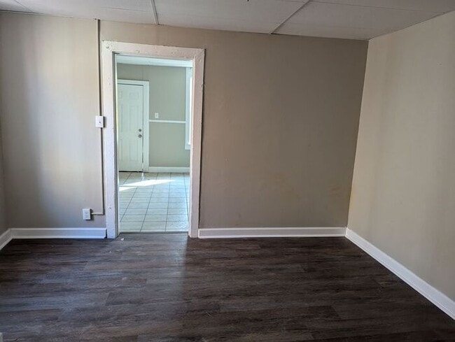 Photo - Great Price, Professionally Managed, Literal One Minute to Shopping and Dining!