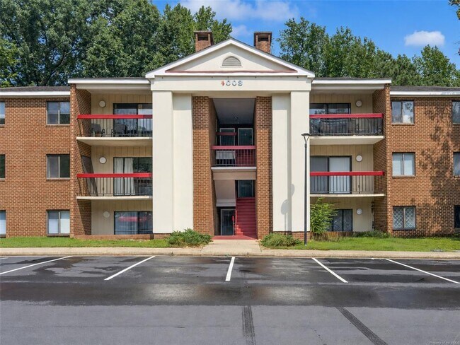 Building Photo - 4003 Governors Square Unit 8