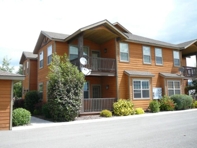 Building Photo - 3 BR/2 BA Ground- Floor Condo Just Minutes...