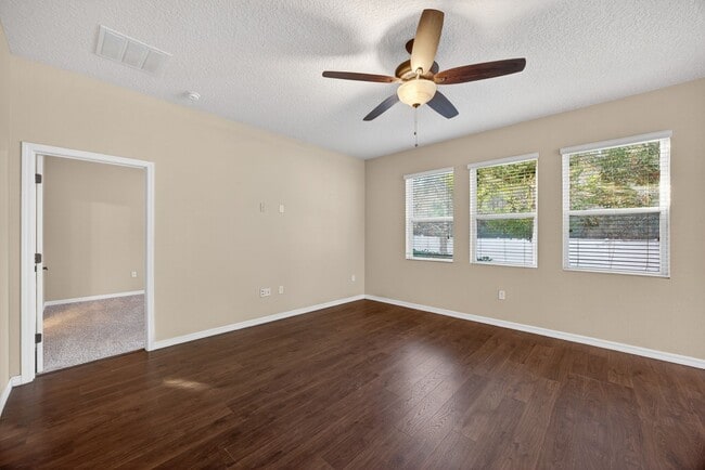 Photo - 104 Riachuelo Ln