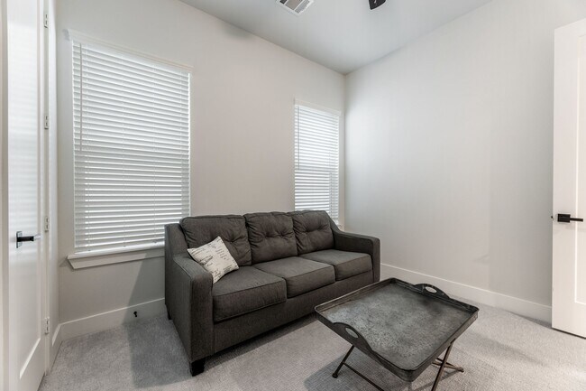 Photo - 5725 White Magnolia St.