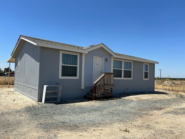 Building Photo - Clean in Country Rental