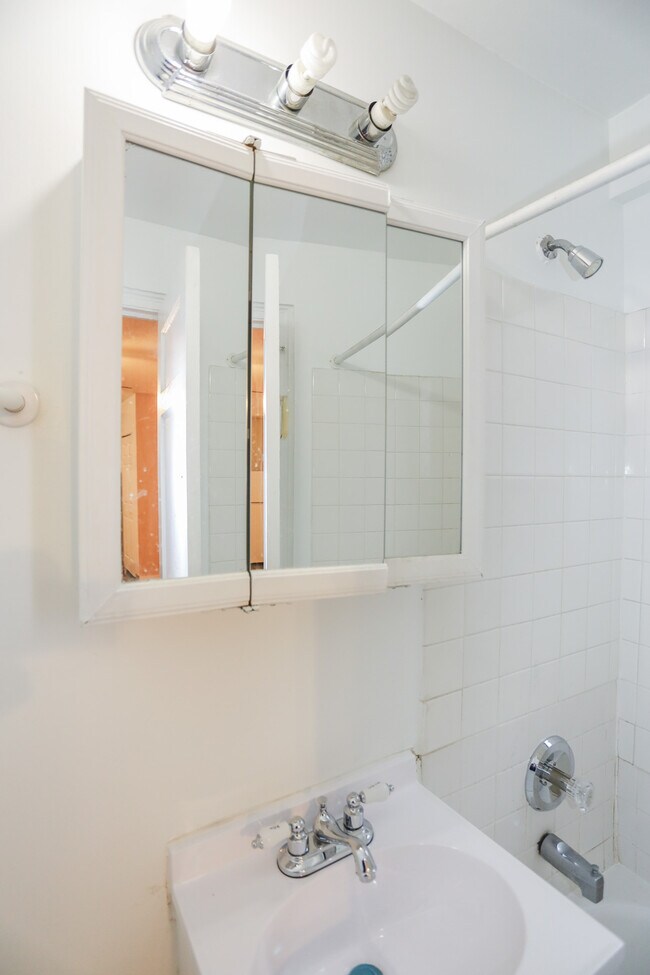 Photo - 911 W Lawrence Ave Unidad #906