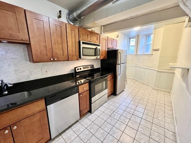 Building Photo - 337 Beacon St Unit 1R Rental