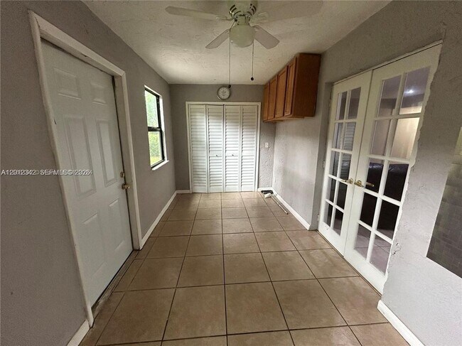 Photo - 29 Madrid Ln Unit TOWNHOUSE