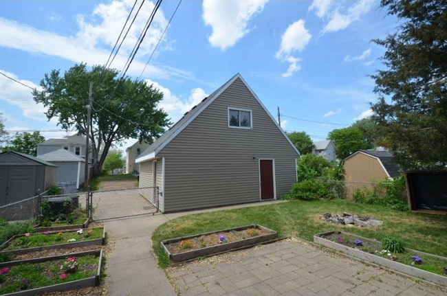 Photo - 616 Fillmore st ne