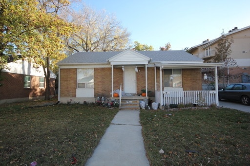 Building Photo - 3 Bedroom Duplex with Lovely Backyard(Upstairs) Unit Upstairs