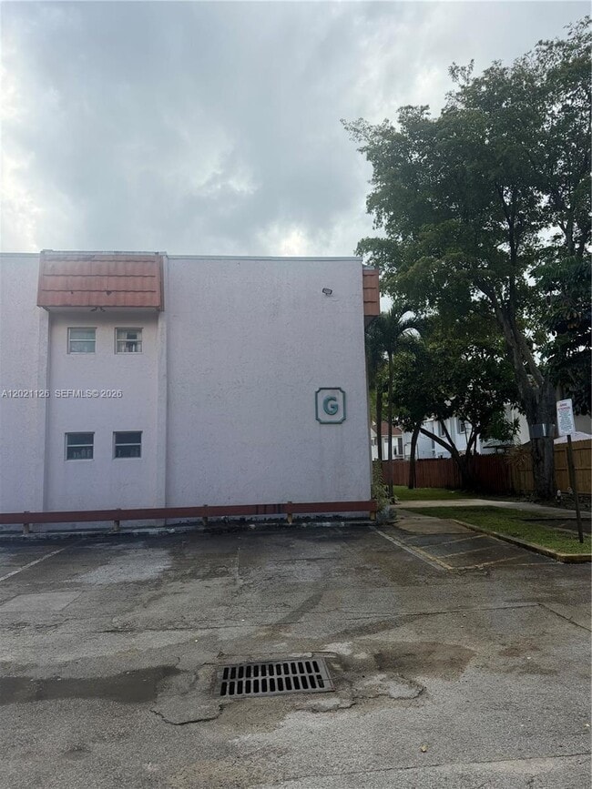 Photo - 7610 Stirling Rd Unidad 205G