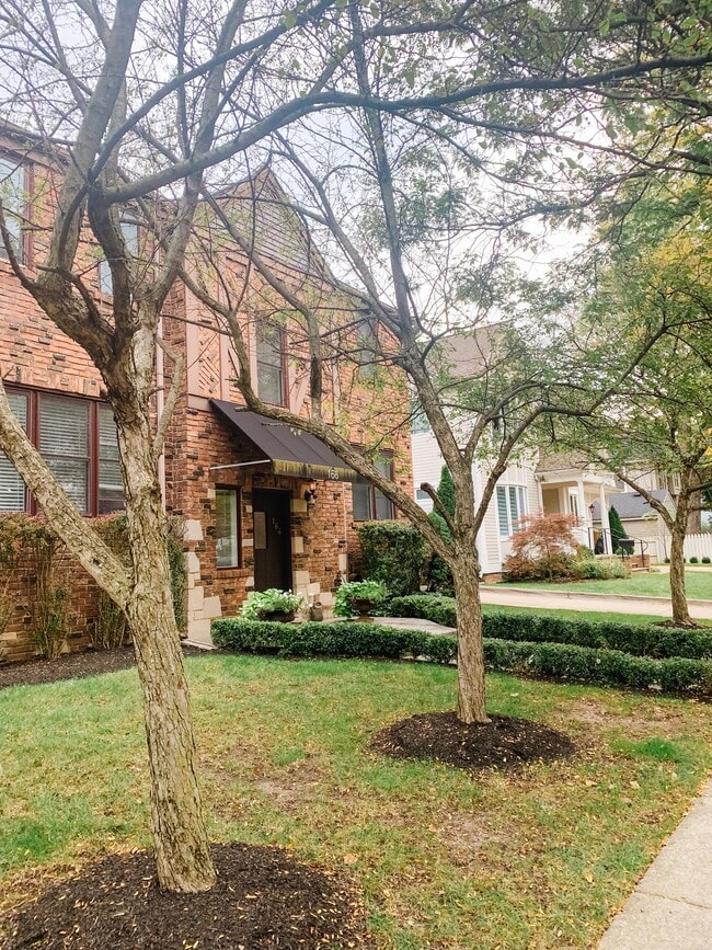 166 W Lincoln St