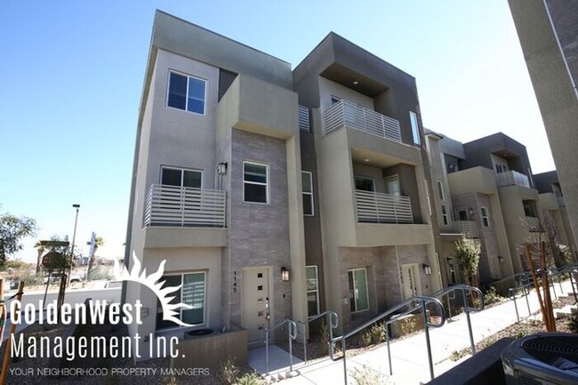 Elegant 4Bdm 4.5Ba Townhouse in Prime Las ... - Elegant 4Bdm 4.5Ba Townhouse in Prime Las ...