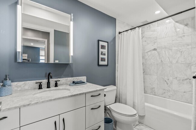 Photo - Parc Rittenhouse Unit 714