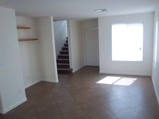 Photo - 3 bedroom home with granite tops and tile ...