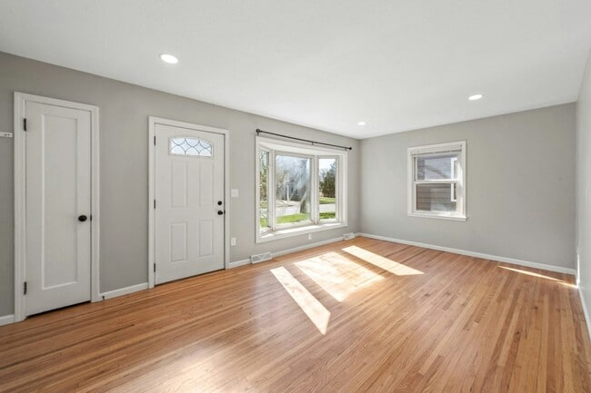 Photo - 6520 Stevens Ave