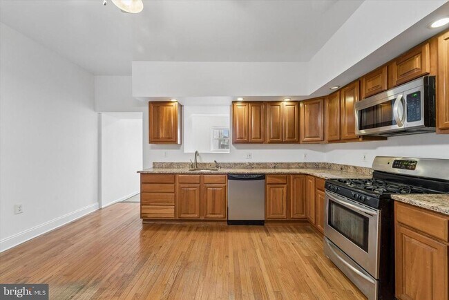 Photo - 3452 Sunnyside Ave