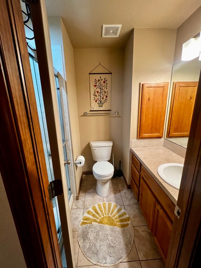 Photo - 607 Cowan St