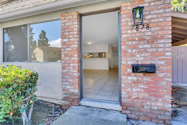 Building Photo - Great three bedroom townhome in UTC!  Avai...
