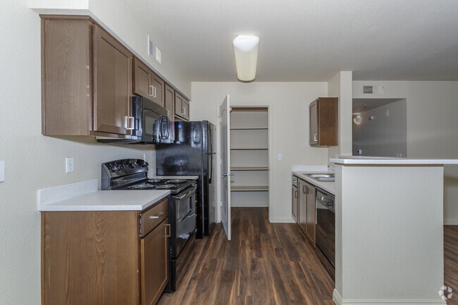 3BR, 2BA 1,078 SF