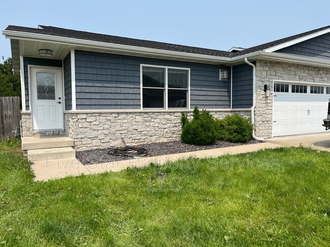 Photo - 1203 Hawthorn Ct House