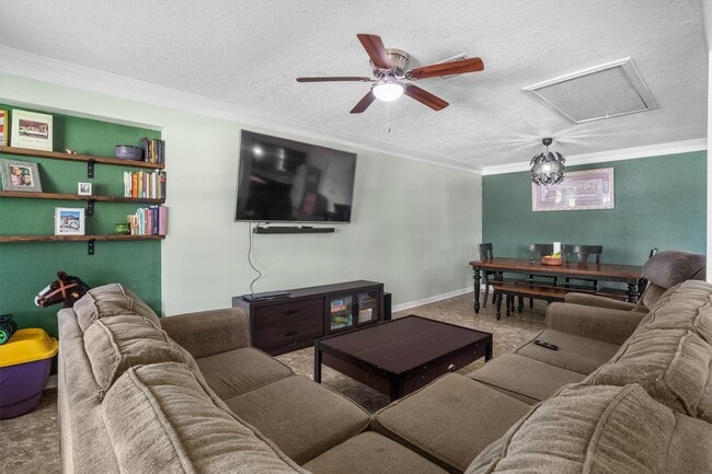 Photo - 811 Globe St