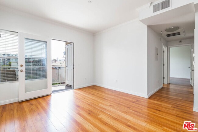 Photo - 1025 Dewey Ave Unit 303