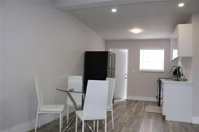 Photo - 305 Phippen Waiters Rd Unit 1