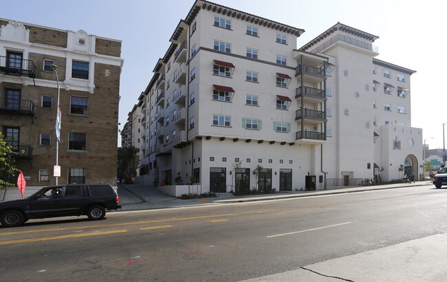 Photo - 1901 W 6th St Unit #1901