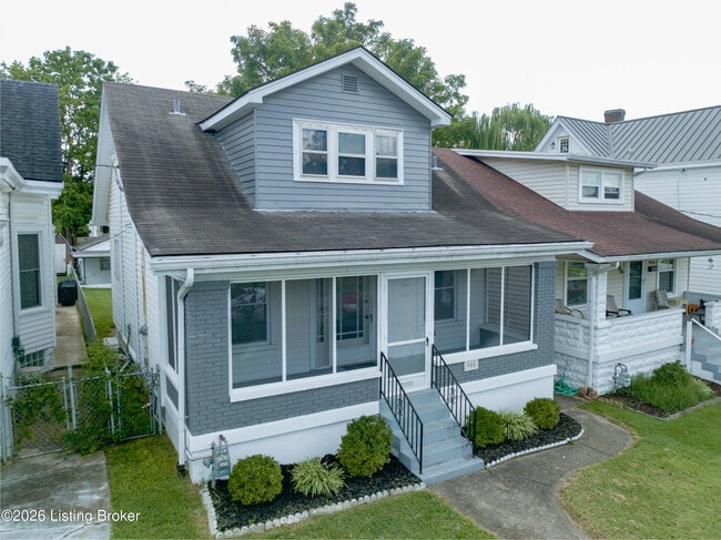 Photo - 908 Lydia St