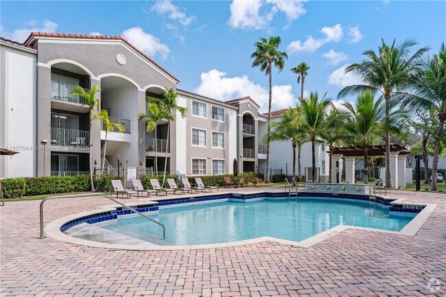 Building Photo - 6851 SW 44th St Unit 302 Rental