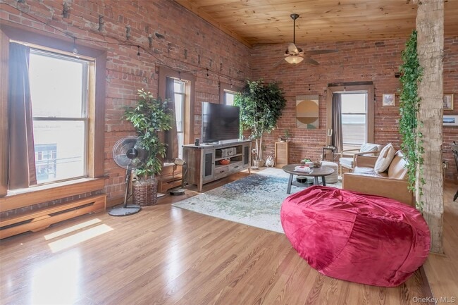31 Main St Unit PH
