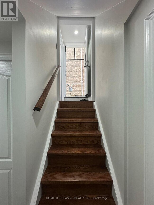 Photo - 658 Grand Trunk Ave