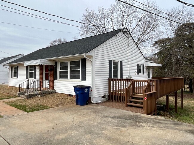 Photo - Charming 3-Bedroom 2-Bath with Beautiful Hardwood Floors