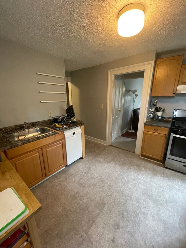 Photo - 215 Dwight St