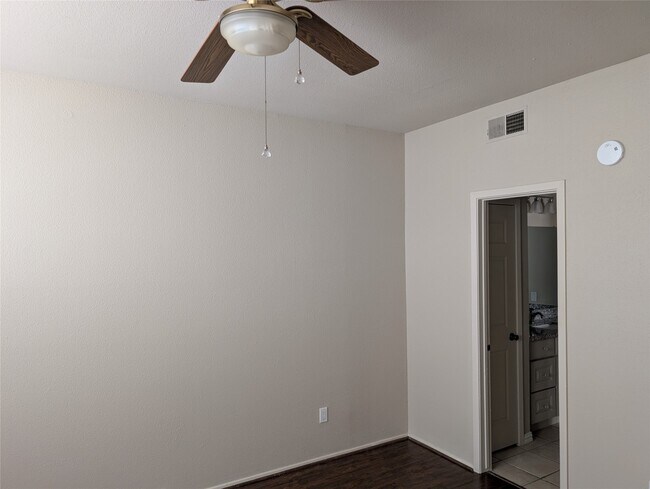 Photo - 1881 Bering Dr