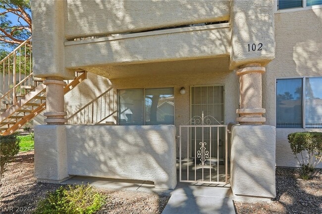 Photo - 916 Rockview Dr Unit 102