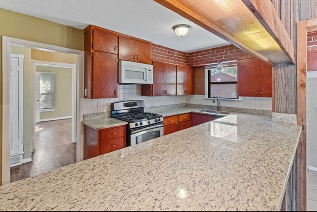 Photo - 10911 Visalia Dr