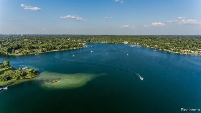 Photo - 2145 Lakeshire Dr