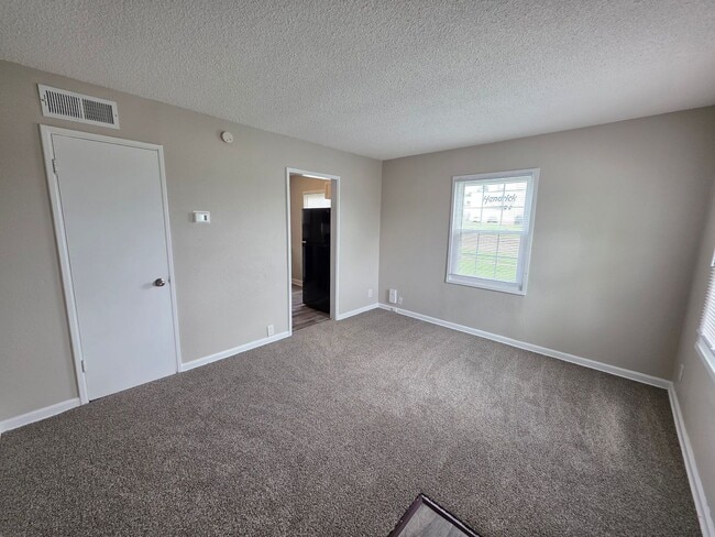 Photo - Spacious 2 Bed, 1.5 Bath Duplex Near Red Bridge