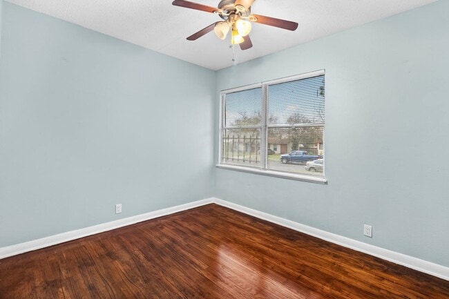 Photo - 527 Lively Dr