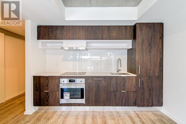 Photo - 8 Hillsdale Ave E Unité 740