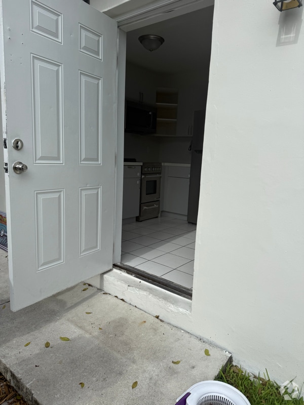 Building Photo - 25 NW 48th Pl Rental