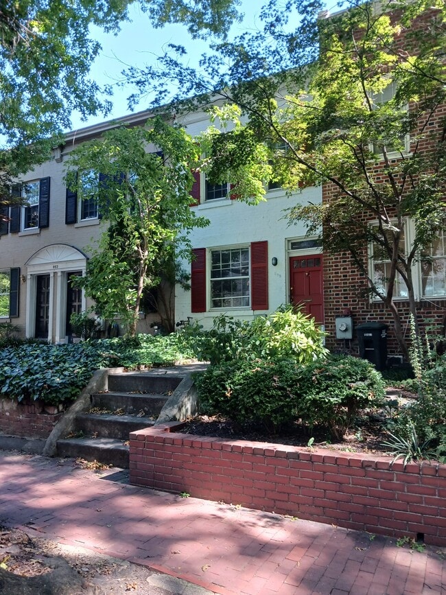 Photo - 955 25th St NW