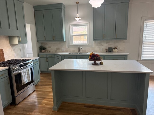 Photo - 417 Abell St S