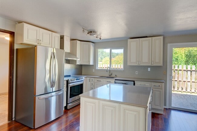 Photo - 634 N El Mirador St