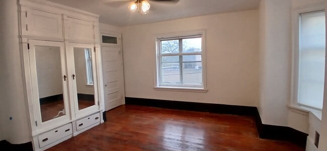 Living room - 1720 Memorial Ave Unit Three