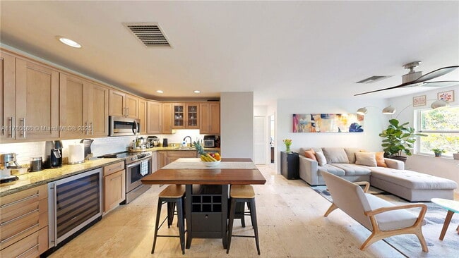 Photo - 530 NE 15th Ct Unidad 8A