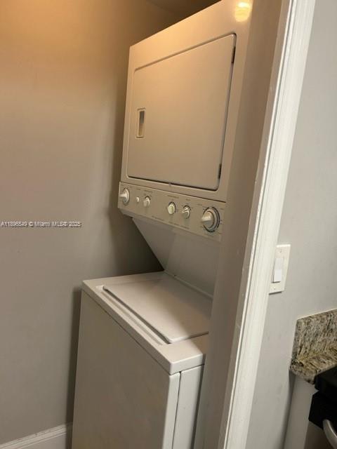 Photo - 303 Racquet Club Rd Unidad 106