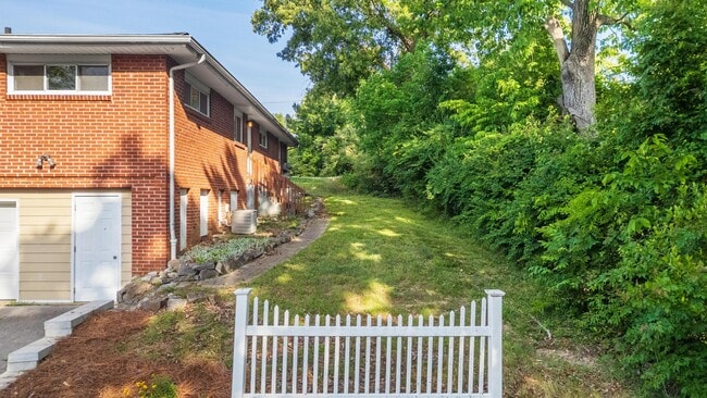 Photo - 301 Wygoda Cir