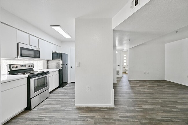 Photo - 3065 N 67th Ave Unidad Apt 227