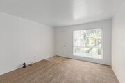 1BR, 1BA - 650SF - Living Room